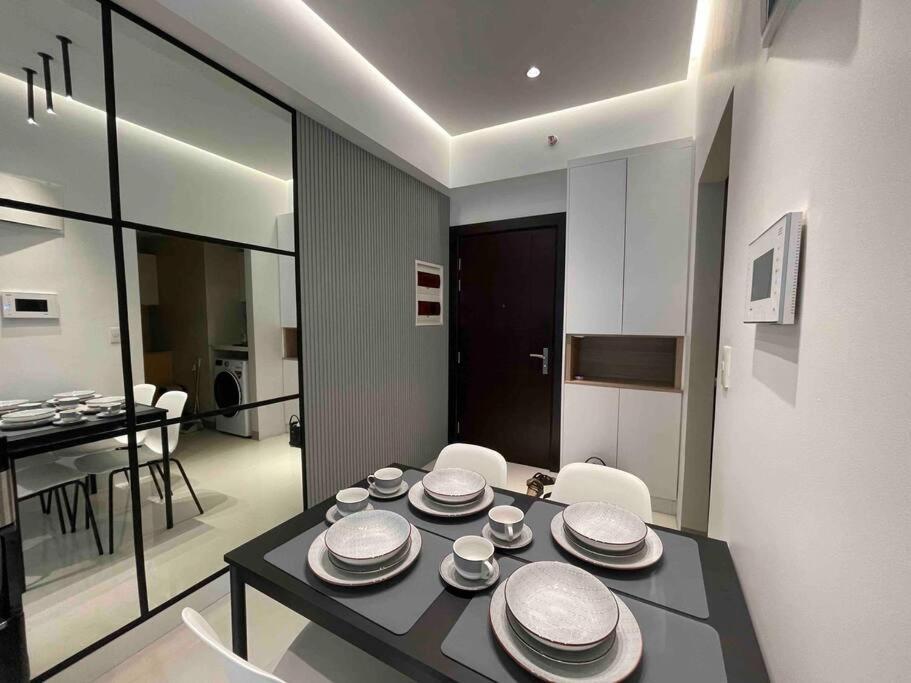 Elegant 1br Uptown Parksuites Bgc 200mbps/ Smart Tv Apartment