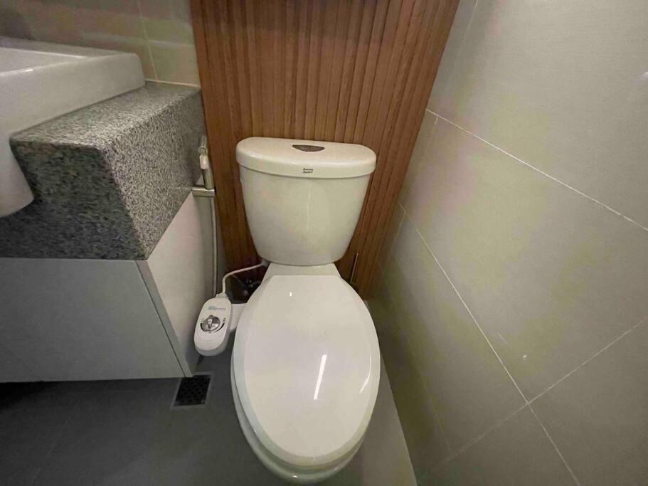 Apartment Elegant 1br Uptown Parksuites Bgc 200mbps/ Smart Tv Manila