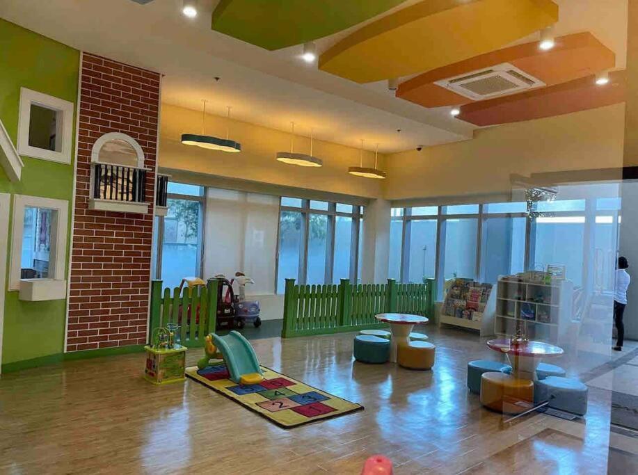Apartment Elegant 1br Uptown Parksuites Bgc 200mbps/ Smart Tv *